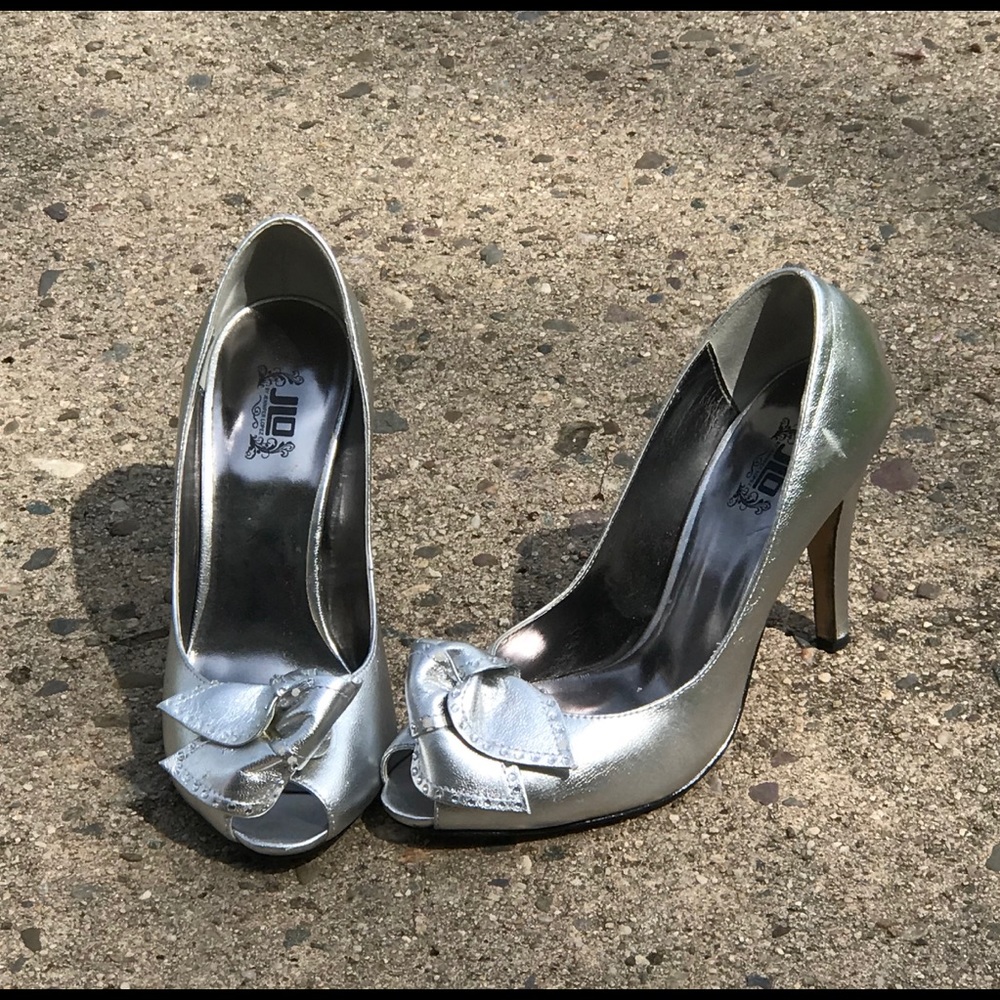 Vintage JLo Silver pumps